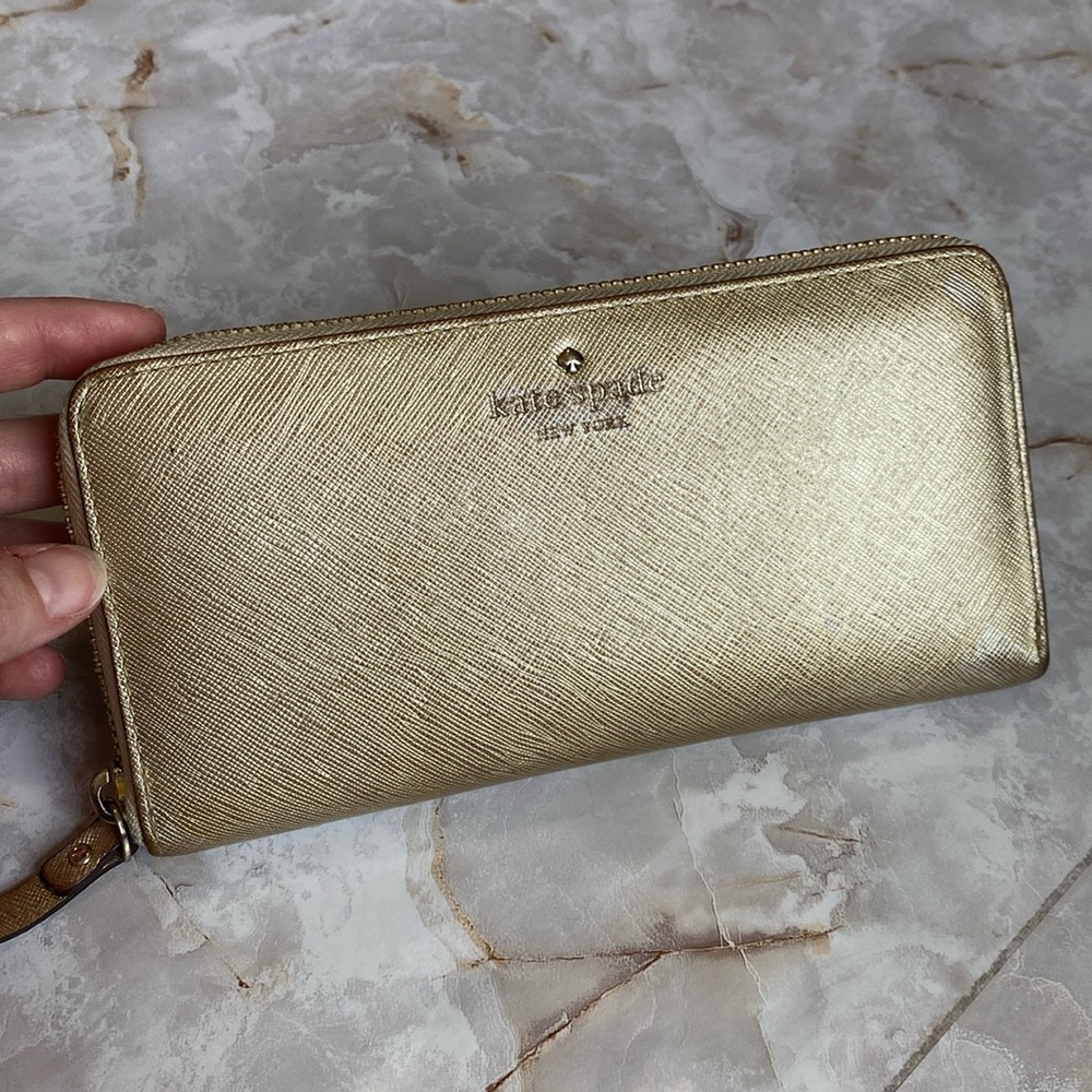 Kate Spade | Newbury zip around wallet